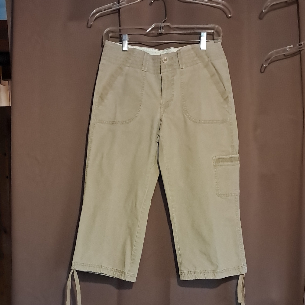 Dockers Khaki Capri Pants with Side Pocket
